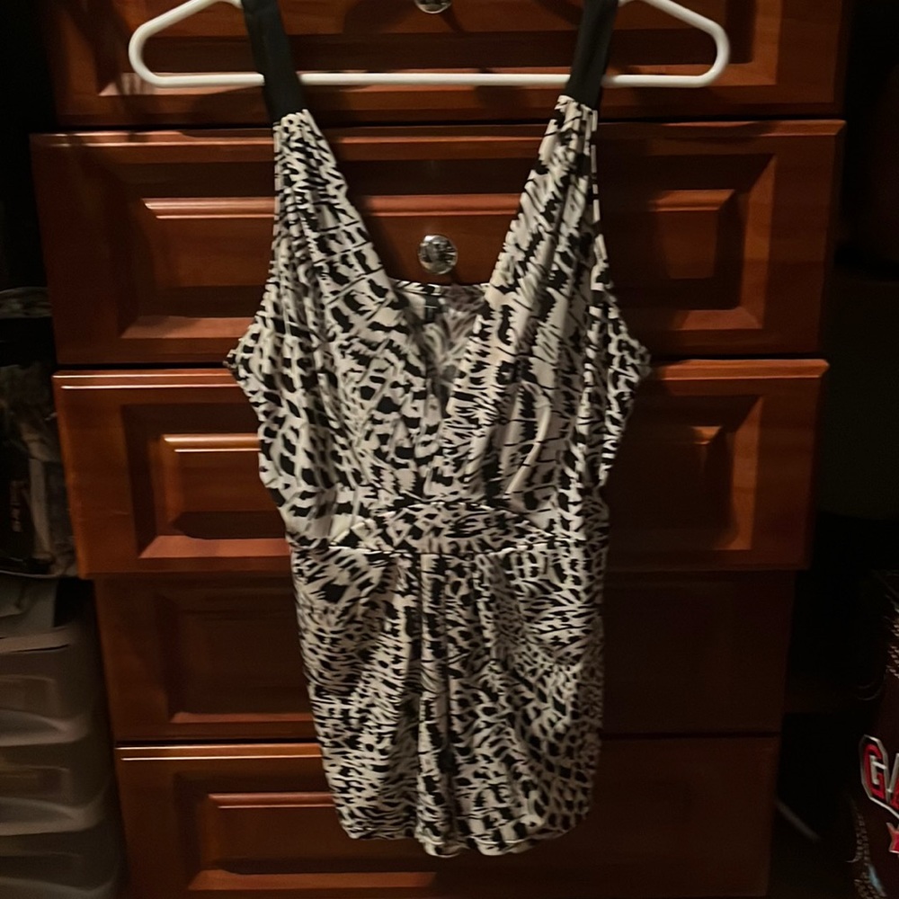 Tahari top